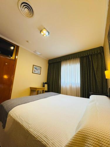 Postel nebo postele na pokoji v ubytování Hotel El Cabildo