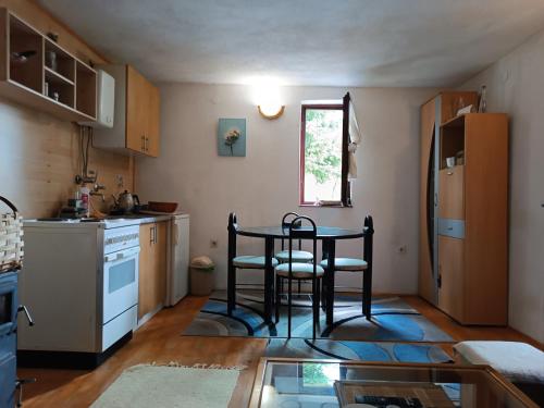 a kitchen with a table in the middle of it at Vlasic Relax in Vlasic