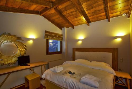 Postel nebo postele na pokoji v ubytování Anavasi Mountain Resort
