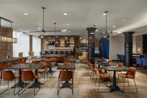 a restaurant with tables and chairs and a bar at Courtyard by Marriott Portland Downtown/Waterfront in Portland