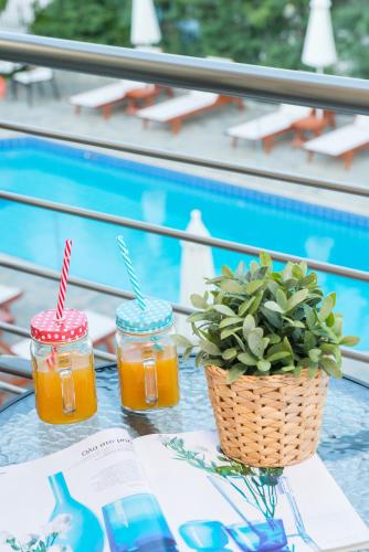 Φωτογραφία από το άλμπουμ του Luxury Sirens Fresh στον Λιμένα