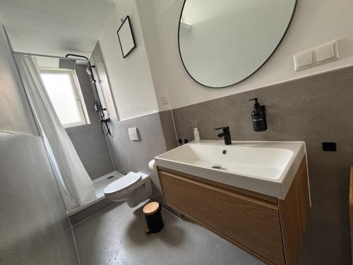 a bathroom with a sink and a mirror at XXL City Apartment - 5 bedrooms - free parking - MalliBase Apartments in Hannover
