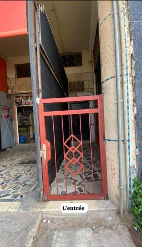 Fachada o entrada de Grand Appartement Bon Prix 3eme étage