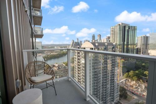 Balkón nebo terasa v ubytování Katy at the Rainey District Upscale Austin Condo