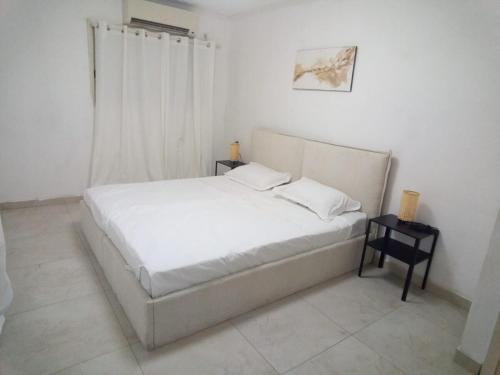 Cama ou camas em um quarto em שלמות מול הכנרת