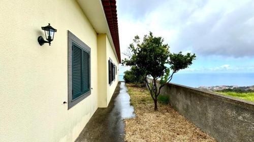 a building with a window on the side of it at Golden View in Gaula