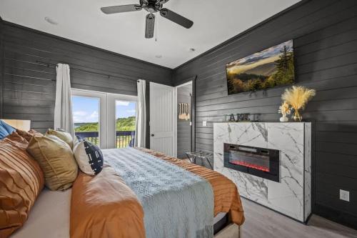 Katil atau katil-katil dalam bilik di Luxe at Lake Haven - Pool Hot Tub and Game Room