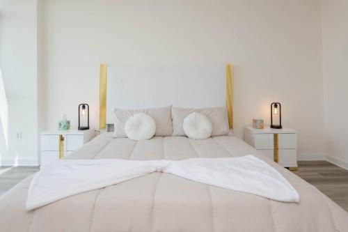 Ένα ή περισσότερα κρεβάτια σε δωμάτιο στο Skyline Suites