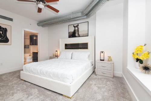 Ένα ή περισσότερα κρεβάτια σε δωμάτιο στο Skyline Suites