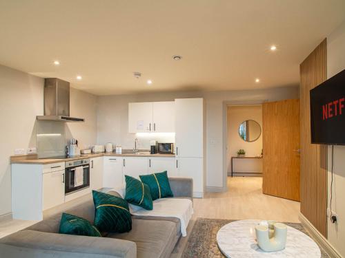Η κουζίνα ή μικρή κουζίνα στο Central Leeds Apartment by Briggate Free Parking