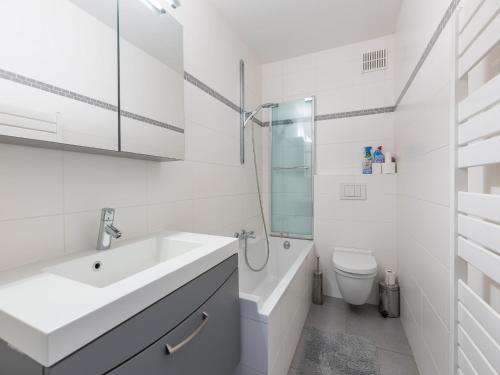 A bathroom at Studio with terrace and sea view