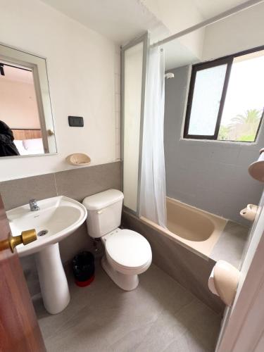 Un baño de The Cool Hostel