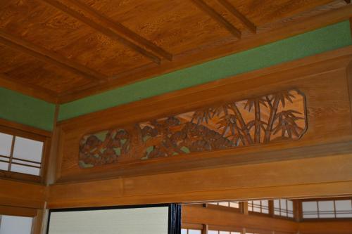 a painting on the ceiling of a room at 島宿栞 in Tonosho