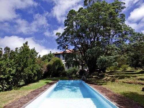 Swimmingpoolen hos eller tæt på Villa Getaway in Santo António da Serra