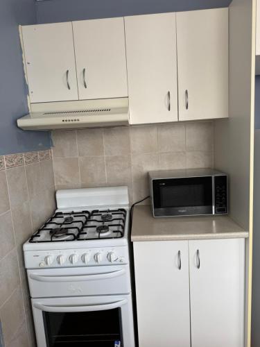 Dapur atau dapur kecil di Home to stay in Sydney