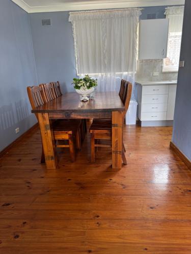 Gambar di galeri bagi Home to stay in Sydney di Oakhurst