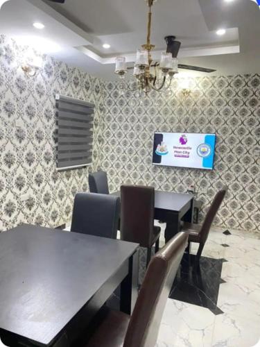a dining room with a table and chairs at Divine Villa and Resort Guest House Elu-Elu Umuezeukwu in Mama