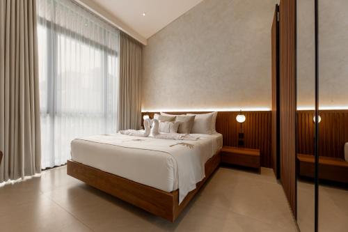 Ένα ή περισσότερα κρεβάτια σε δωμάτιο στο 2-Bedroom Villa, Private Pool, North Canggu