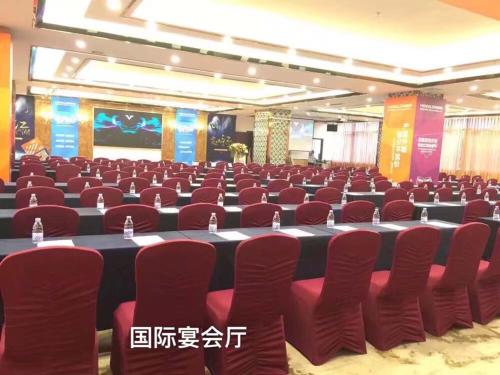 a conference hall with red chairs and a table at Billions-Earn Hotel (near Guangdong Foshan Creative Park and China Ceramics City) in Foshan