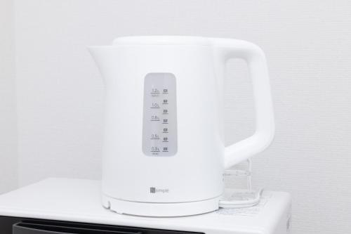 a white blender sitting on top of a microwave at メルディア東堀切 in Tokyo