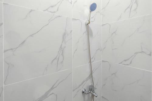 Koupelna v ubytování RedDoorz Syariah at Innap Guest House Alun Alun Sragen