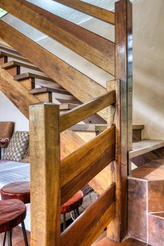 a set of wooden stairs in a room at Casa Naranja en Cerro Azul in Cerro Azul