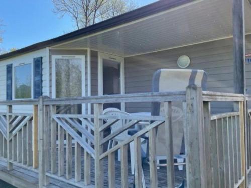 Mobil home confortable avec terrasse pour 4 personnes - API-1-52-583