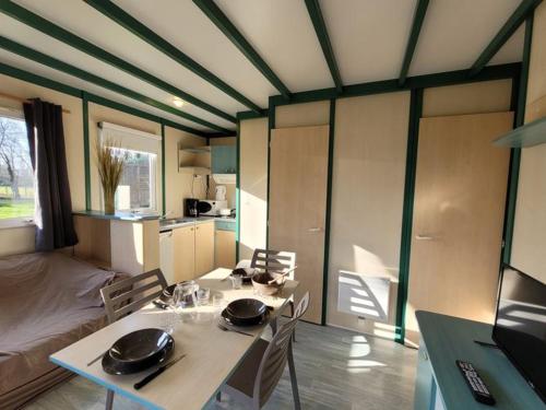 Galeriebild der Unterkunft Chalet avec Terrasse à Coulon, 36m², 5 personnes - API-1-52-569 in Coulon