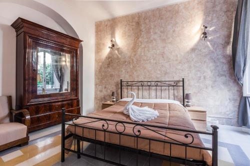 ローマにあるThe Sweet Terraceのベッドルーム1室(白鳥のベッド1台付)