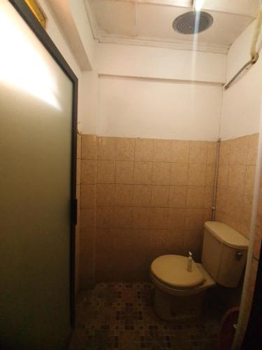 a small bathroom with a toilet in a room at Ki Agung Prestise Hotel in Timuran