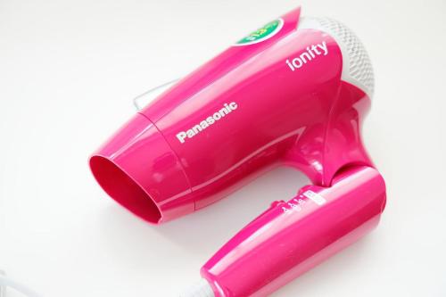 a pink toothbrush is sitting on a white surface at G62 駅徒歩3分 おしゃれで可愛い 4人可能 3 minutes walk from the station Nagoya駅から1駅 in Nagoya