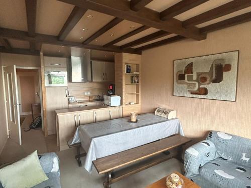 Appartement 5 pers à Super Besse avec Wi-Fi - FR-1-814-94