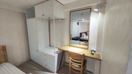 Η κουζίνα ή μικρή κουζίνα στο Crowne Cafe Hotel Pham Ngu Lao