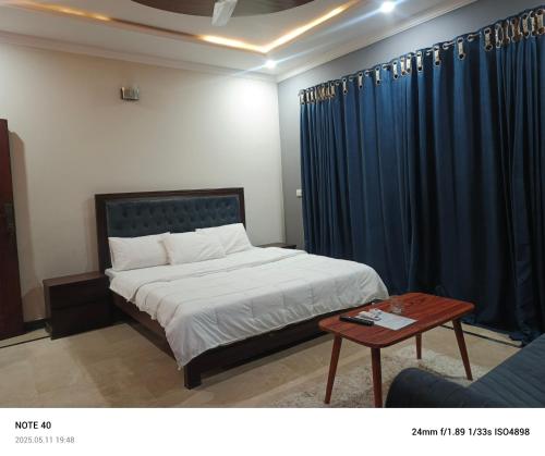 Кровать или кровати в номере The Haven Islamabad