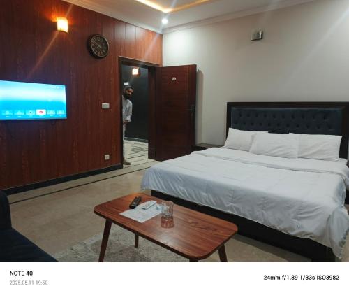 Кровать или кровати в номере The Haven Islamabad