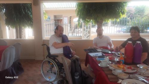 Clients de l'établissement The Lahe Hotels