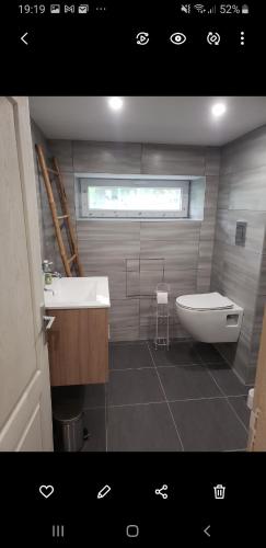 a bathroom with a sink and a tub and a toilet at Chambres d'hôtes en Alsace in Sélestat