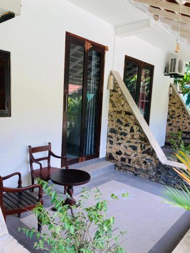 Taman di luar Lavendra Villa Mirissa