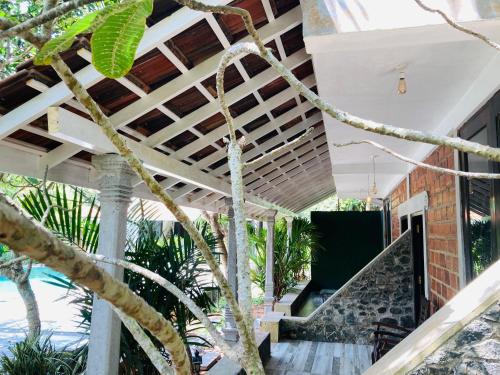 Taman di luar Lavendra Villa Mirissa