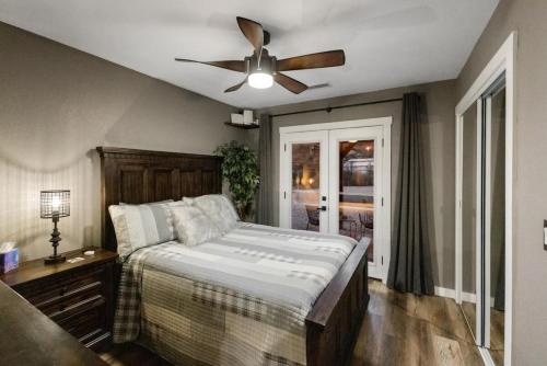a bedroom with a bed and a ceiling fan at Lynx Lake Lux 6-br Housesleeps 22hot Tubgame Rm in Prescott