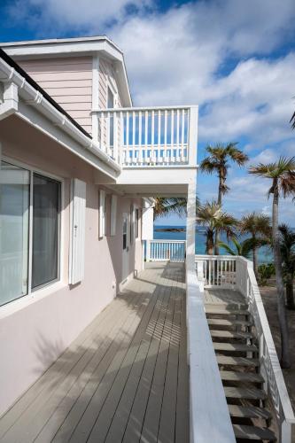 Μπαλκόνι ή βεράντα στο Veselka - Remodeled Home on Double Bay Beach home