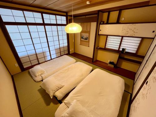 GU Hotel Traditional Japanese-Style House in Tokyo15 Minutes by Train from Shinjuku Sleeps Up to 10 Guests