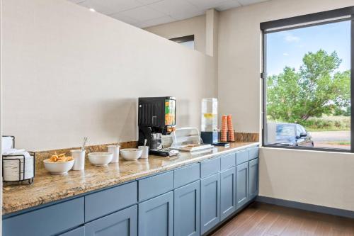 Kuchyň nebo kuchyňský kout v ubytování Comfort Inn Las Vegas New Mexico