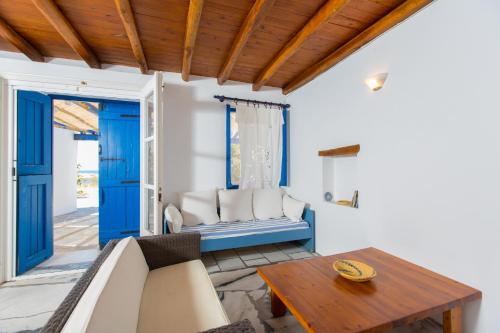 Ένα ή περισσότερα κρεβάτια σε δωμάτιο στο spitakia naxos