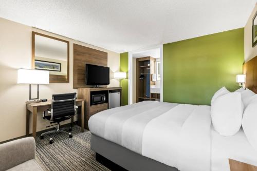 Katil atau katil-katil dalam bilik di Quality Inn