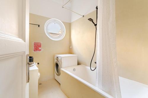 3BDR IDEAL CENTRAL ATHENIAN APT