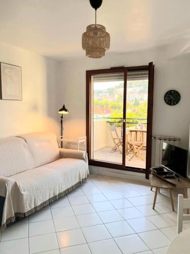 T2, 4 pers max, terrasse avec vue et parking privé, proche centre et mer