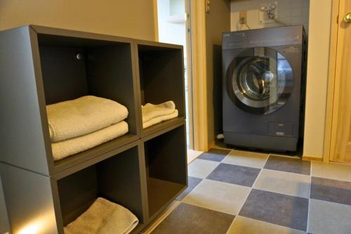 美瑛町にあるFarm Stay Chiyoda-Saraのランドリールーム(室内洗濯機付)