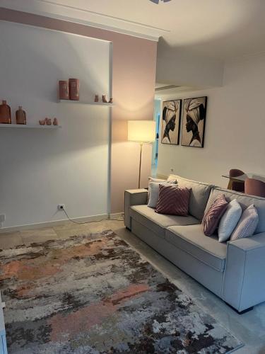 a living room with a couch and a lamp at Odivelas Place 1 in Odivelas
