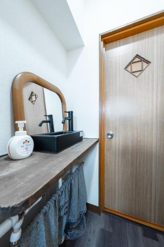 a bathroom with a sink and a mirror at King Deer in Higashikawa